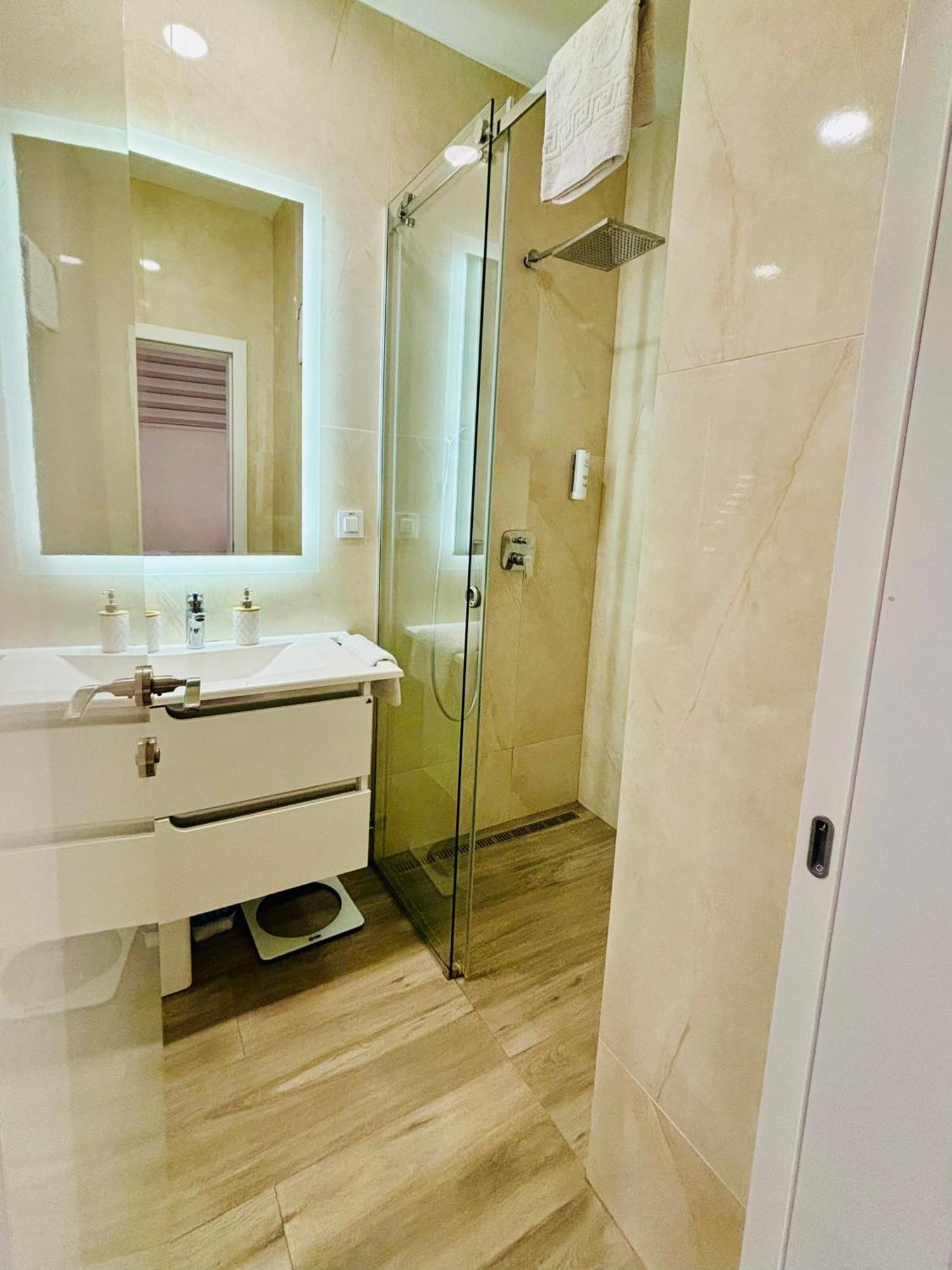 Lirra Luxe - Central Belgrade Apartments Esterno foto